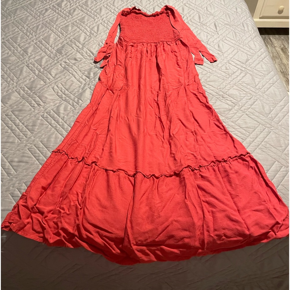 Maxi dress, ribbed top portion, straps tie, coral color